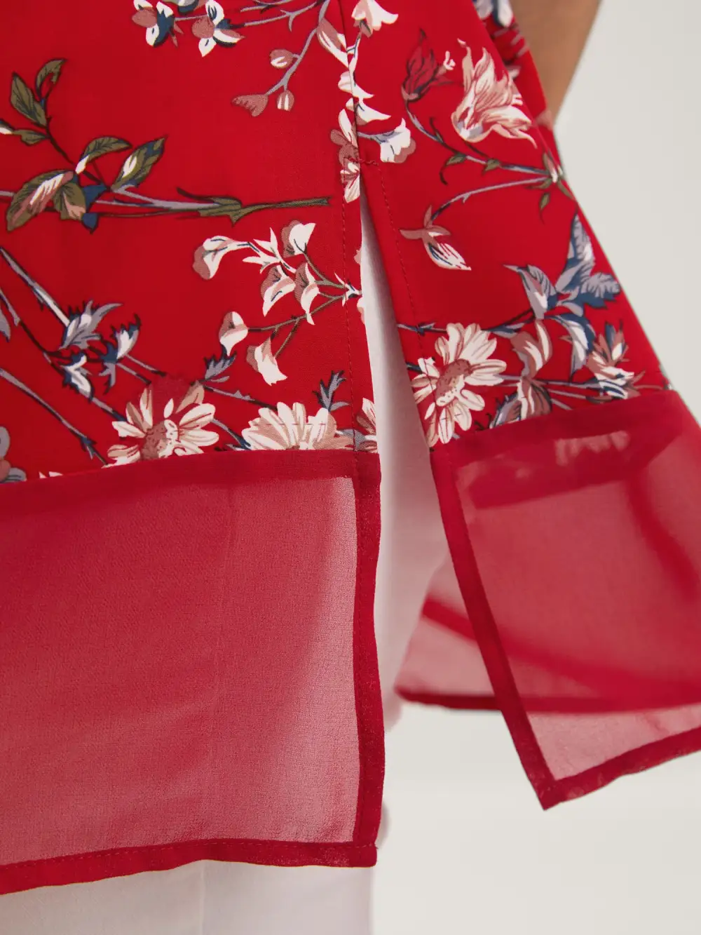 Garden Print Spliced V-Neck Blouse