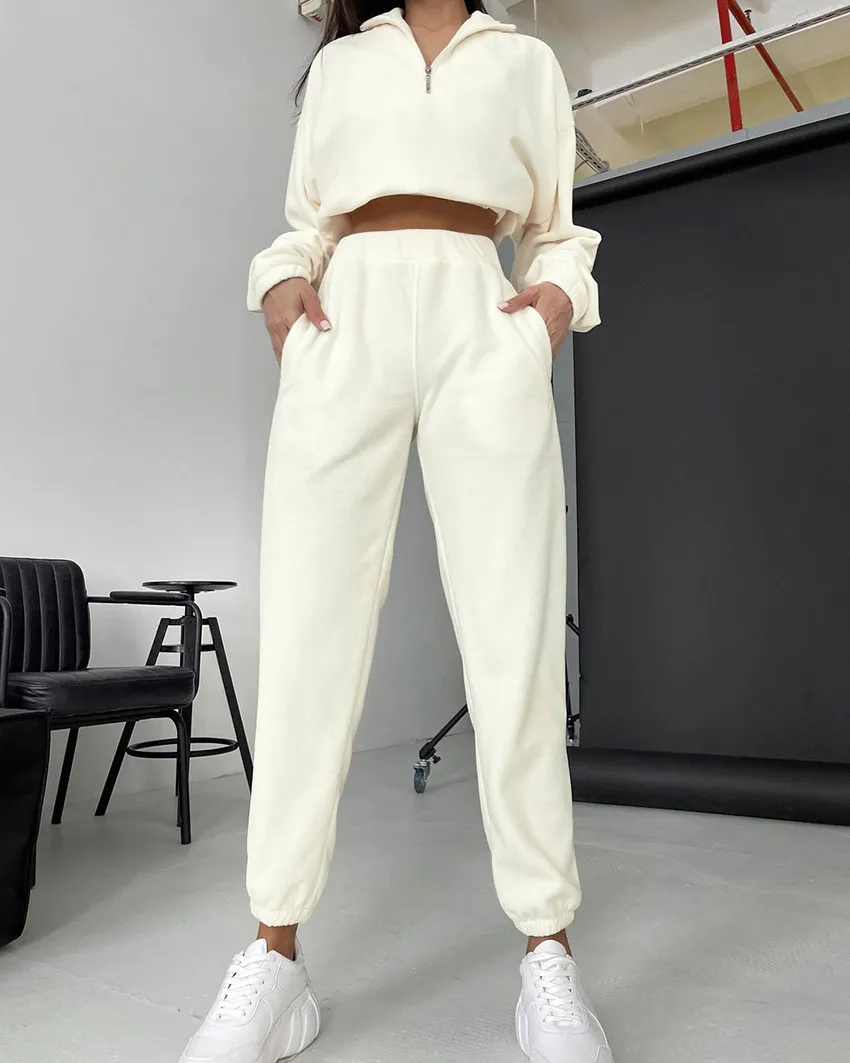 Simple and comfortable tracksuit