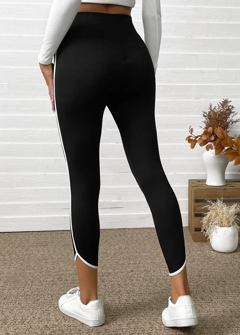 Black High Waisted Capri Elastic Waist Leggings