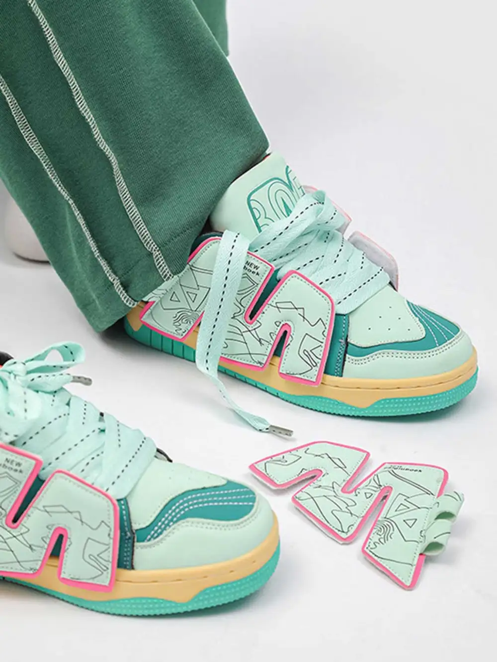 Versatile Lightweight Soft-soled Board Shoes - 1716