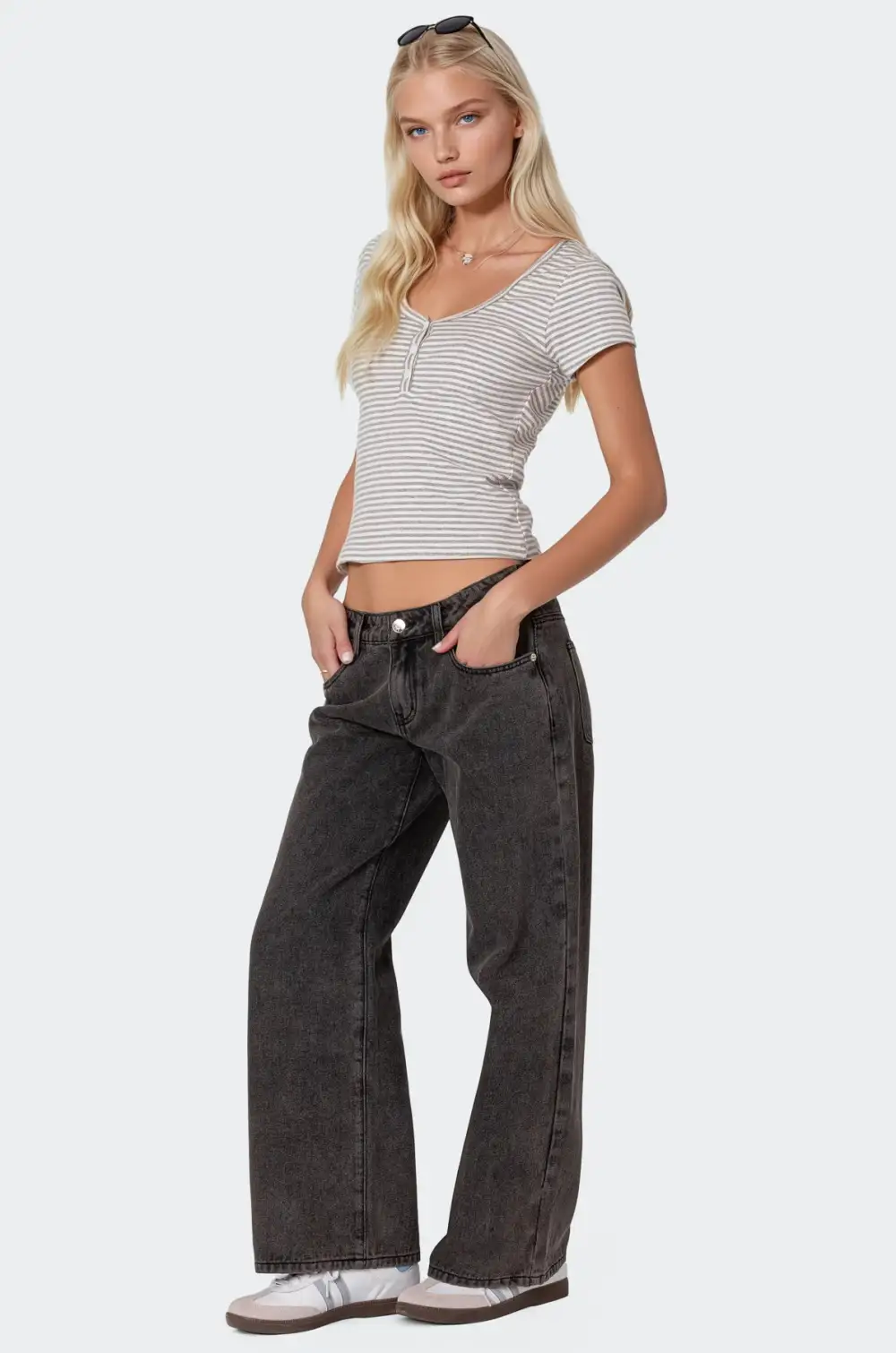 Petite Raelynn Washed Low Rise Jeans