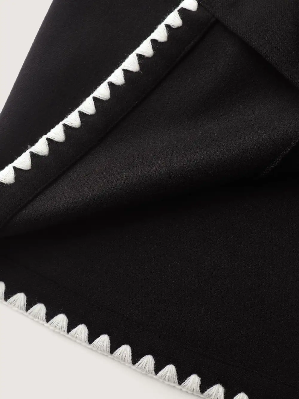 Overlock Stitch Color Contrast Belted Jacket