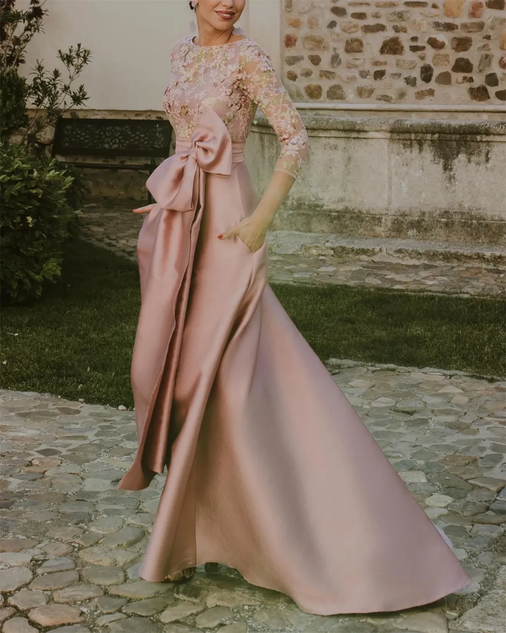 Women's Round Neck Embroidered Bow Dress