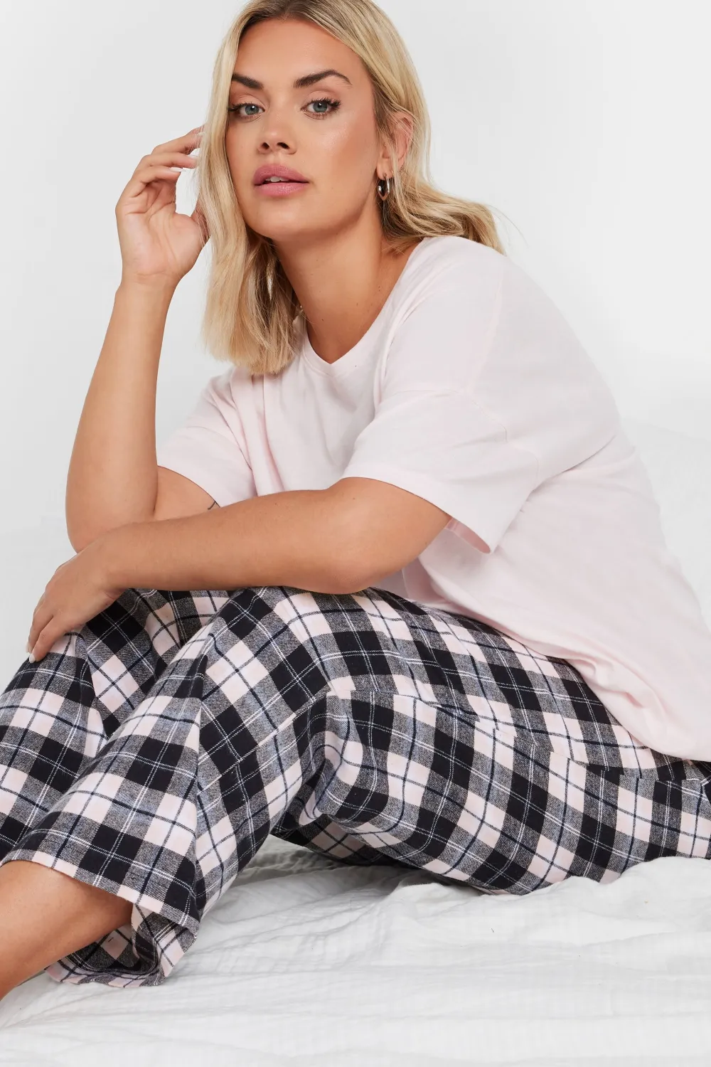 YOURS Curve Black & Green Woven Check Print Pyjama Set