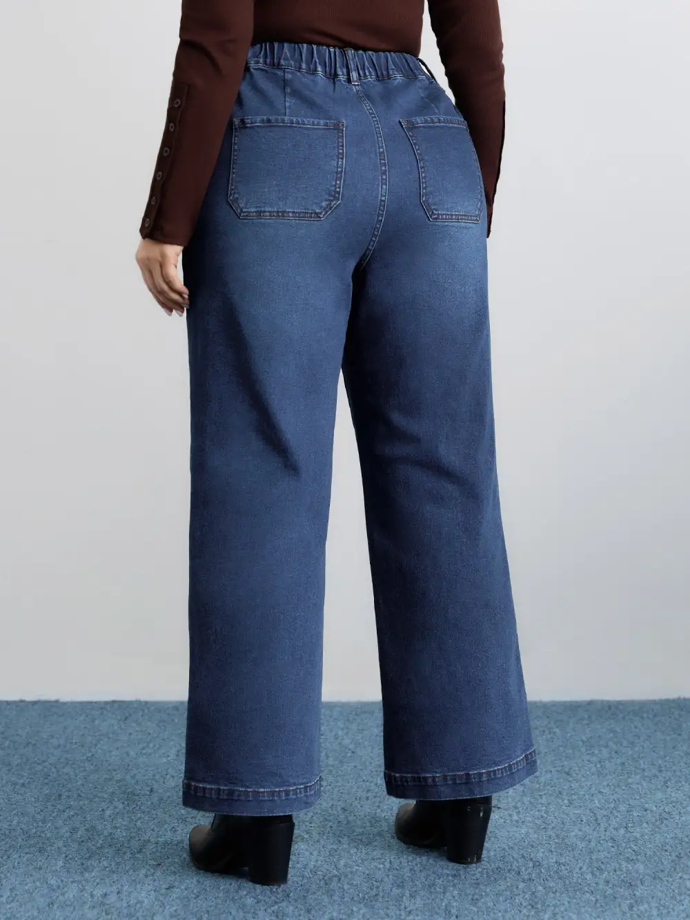 Stretchy Pockets Flared Jeans