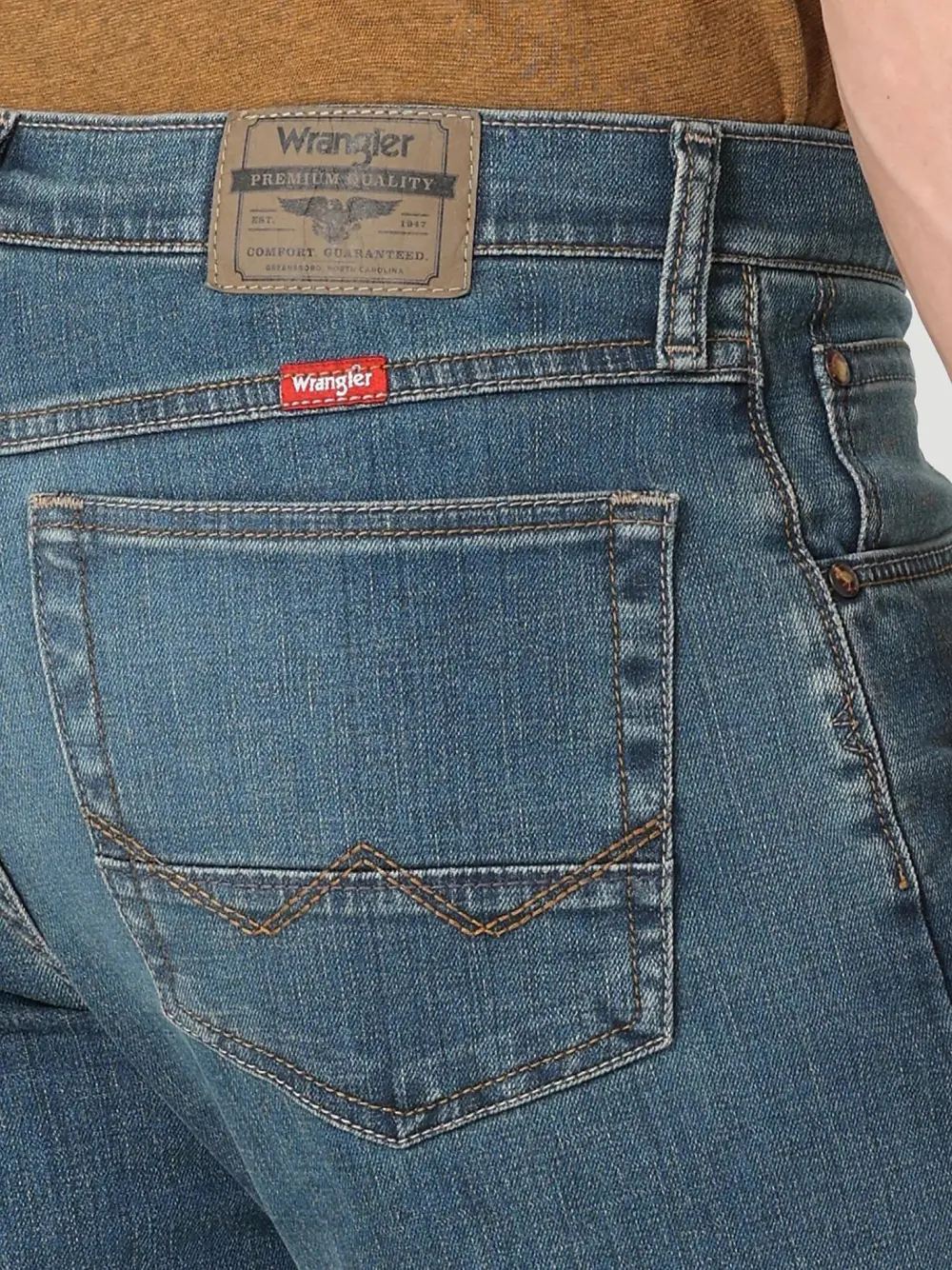 MEN'S FREE TO STRETCH&TRADE; STRAIGHT FIT JEAN IN ANTHRACITE