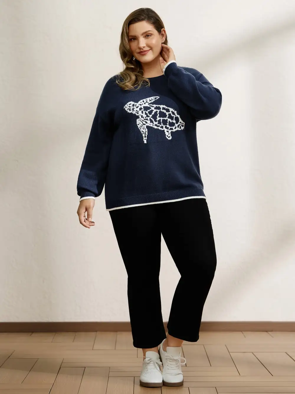 Turtle Motif Slit Contrast Edge Pullover