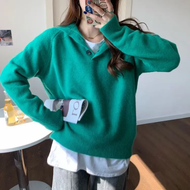 Sweet and gentle turtleneck button-down sweater