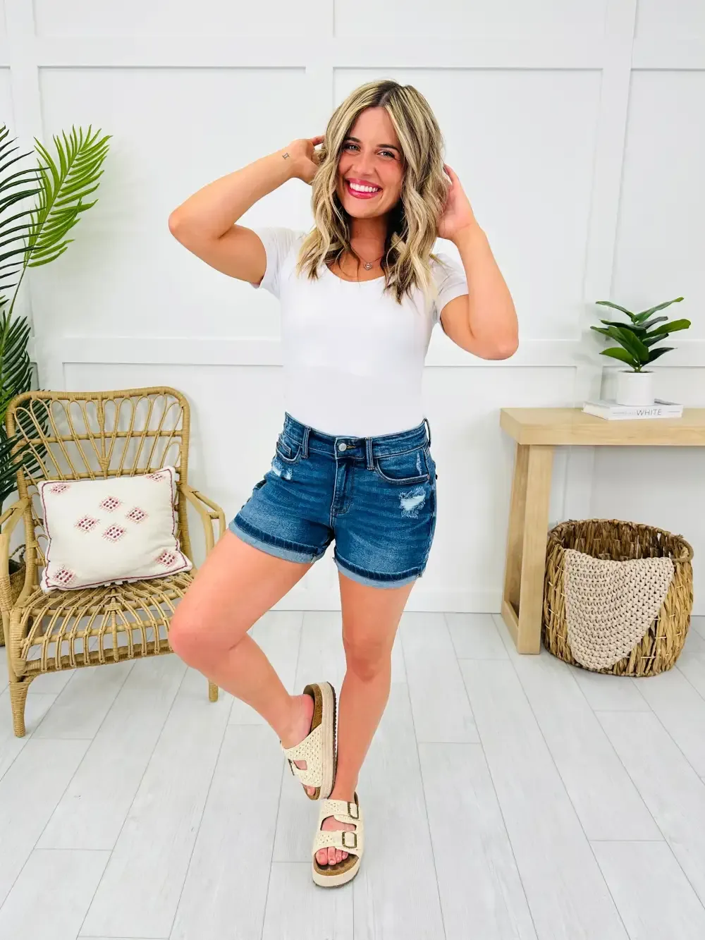 Judy Blue Sunshine Awaits Mid Rise Shorts