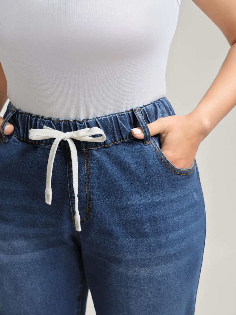 Classic Wash Stretchy Straight-Leg Jeans