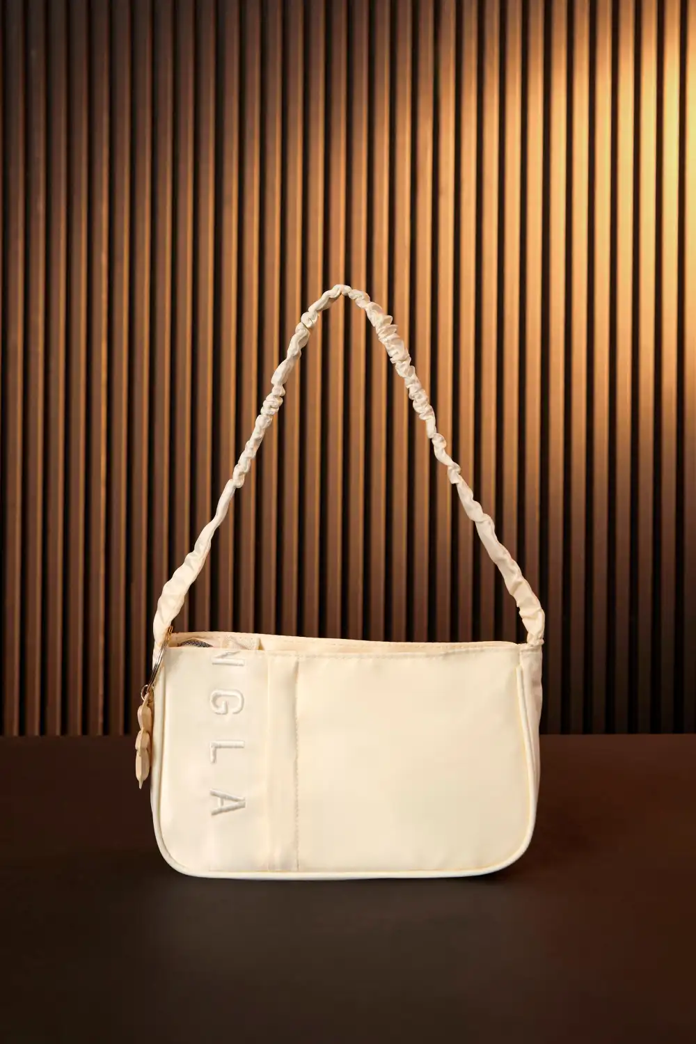 W607 - Curve shoulder bag