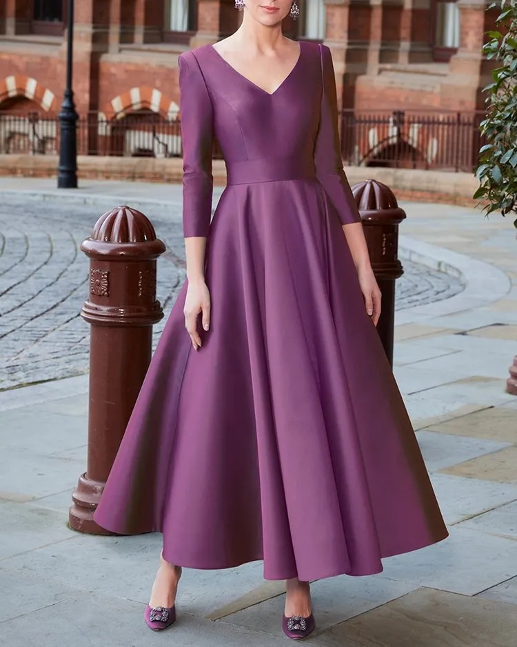 ELEGANT V-NECK MAXI DRESS IN BROCADE