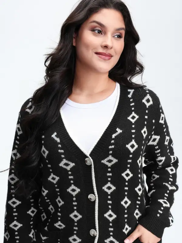 Supersoft Geometric Pattern Pockets Button Knit Cardigan