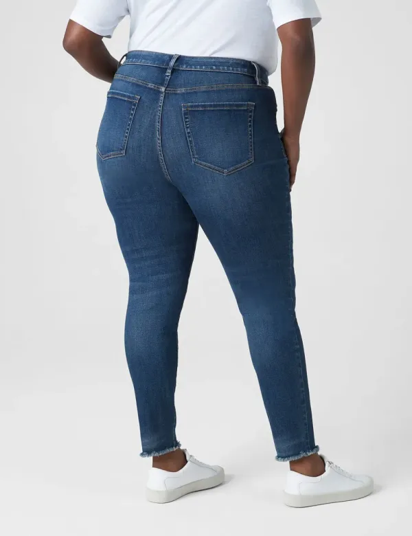 Signature Fit Skinny Jean - Destructed & Fray Hem