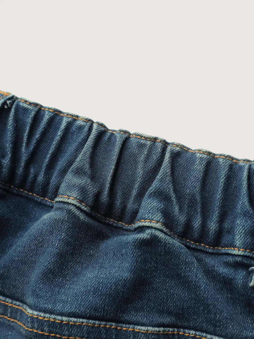 Retro Wash Stretchy Waist Straight-Leg Jeans