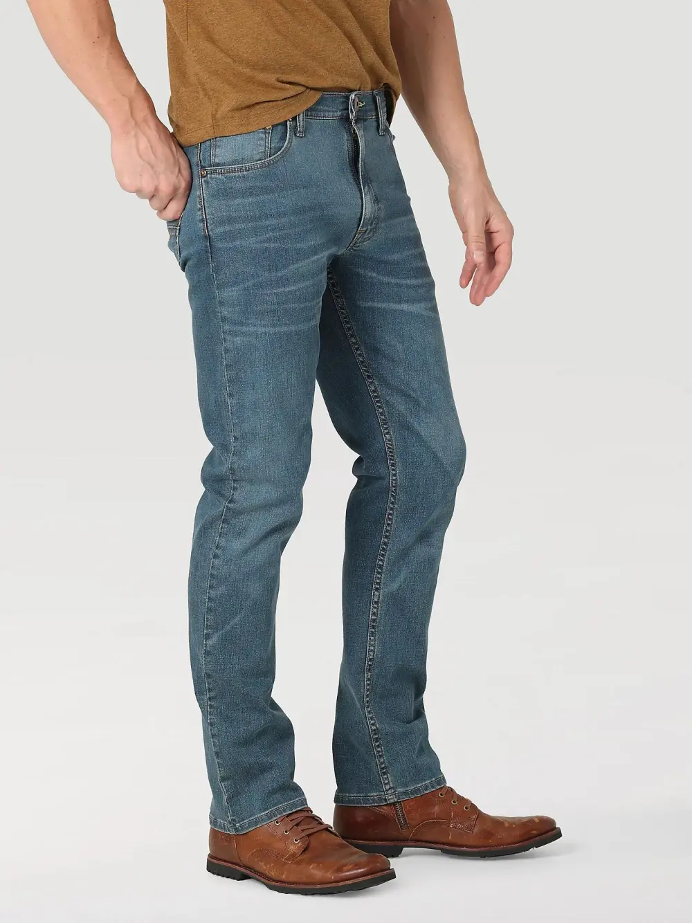 MEN'S FREE TO STRETCH&TRADE; STRAIGHT FIT JEAN IN ANTHRACITE