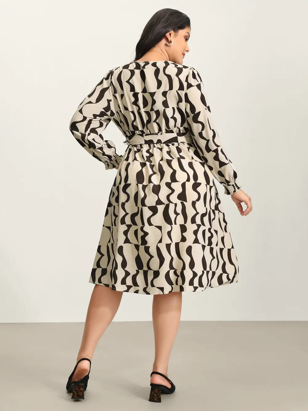 Geometric Print Pleated Neckline Belt Midi Dress