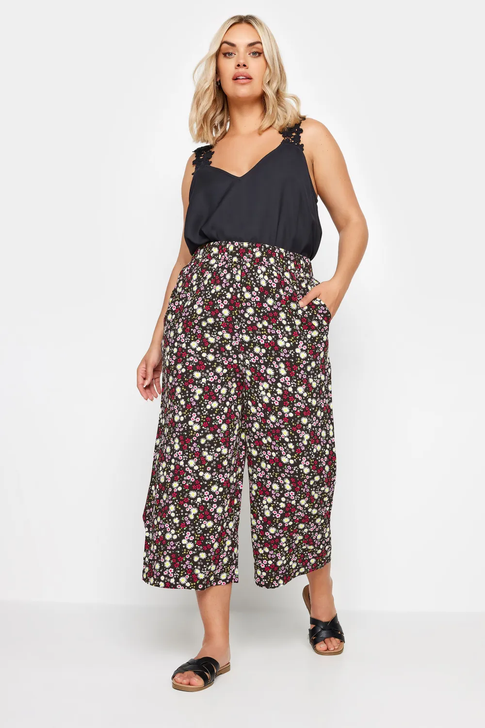 YOURS Curve Green Leaf Print Cropped Trousers