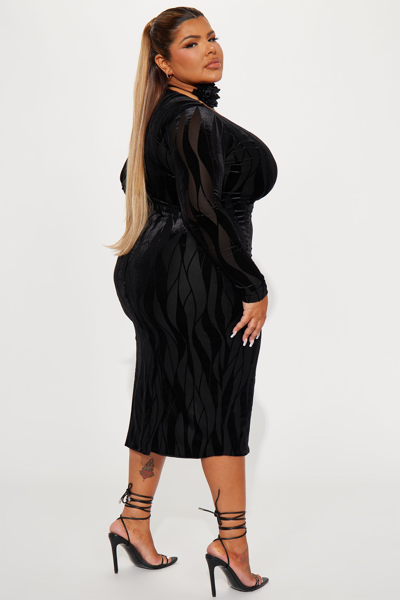 Naomi Velvet Midi Dress - Black