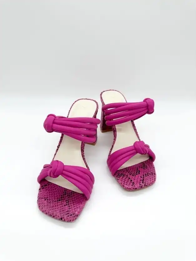 Thea Heel