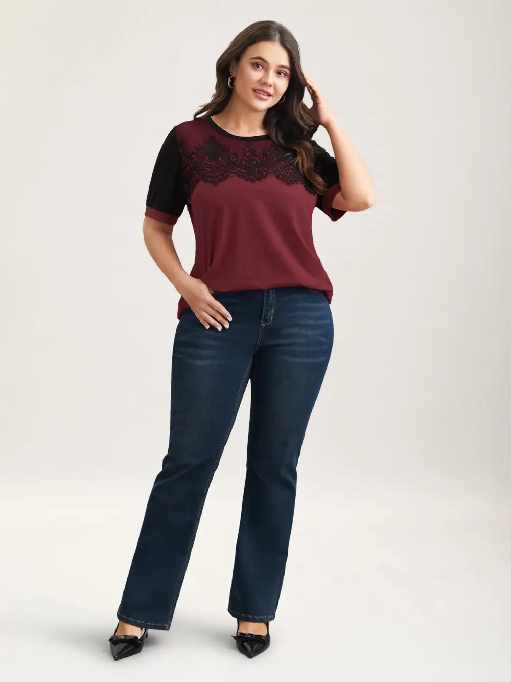 Stretchy Scalloped Lace Color Contrast T-Shirt