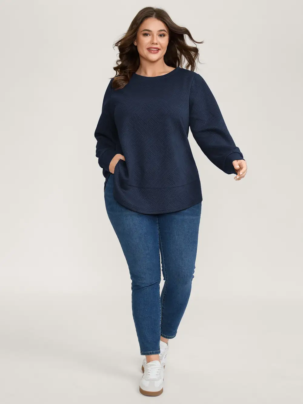 Textured Curvy Hem Round Neck Sweatshirt