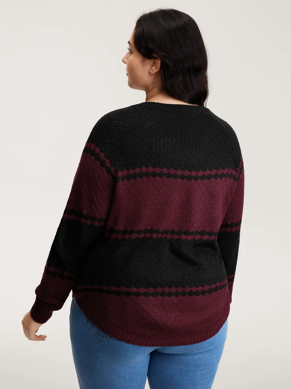 Colorblock Curvy Hem Textured Pullover