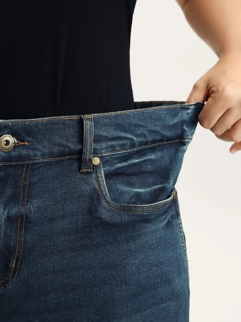 Retro Wash Stretchy Waist Straight-Leg Jeans