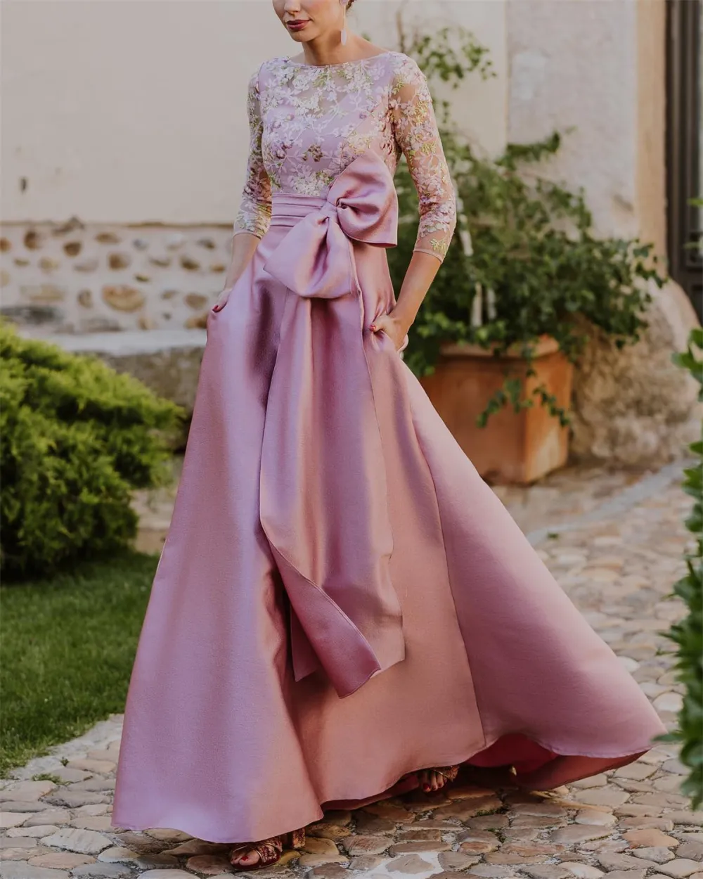 Women's Round Neck Embroidered Bow Dress