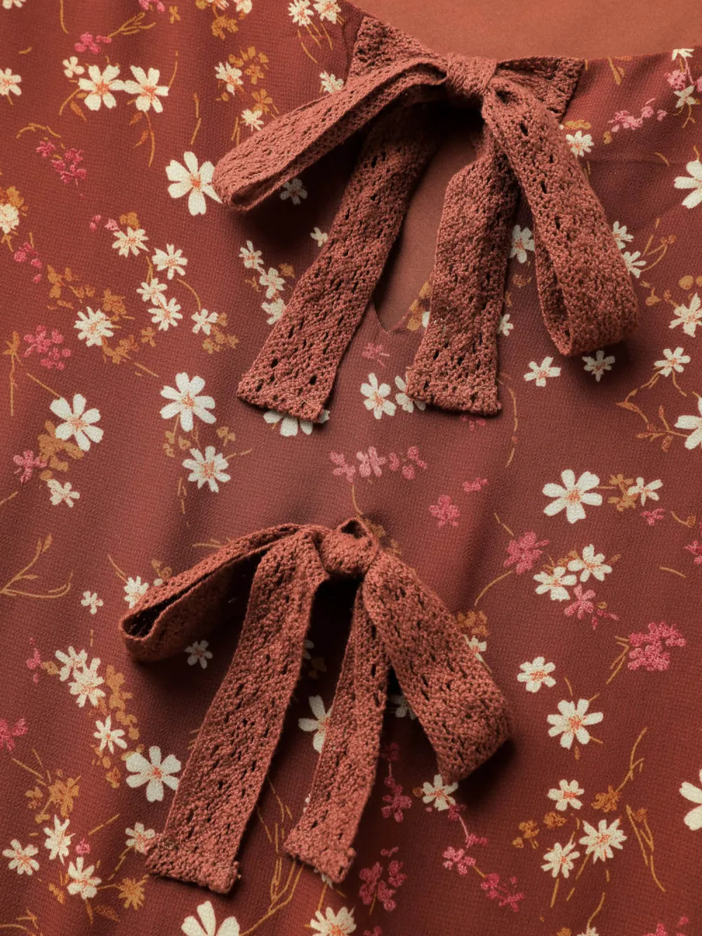 Bowknot Neckline Lace Trim Knee-Length Dress