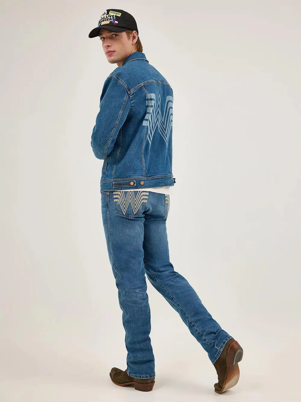 WRANGLER X WHATABURGER SLIM STRAIGHT LEG RETRO JEAN IN RODEO DUST FADE