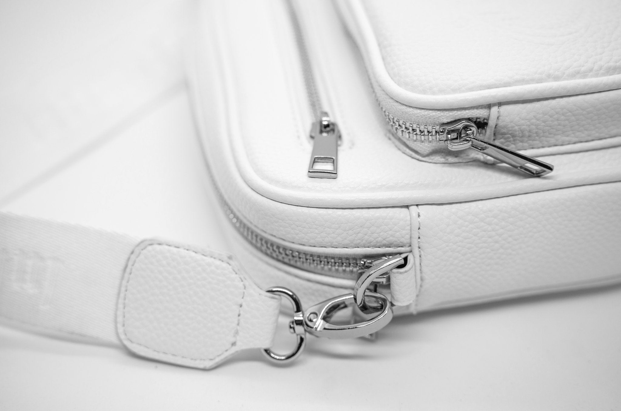 SS23 Side Bag White