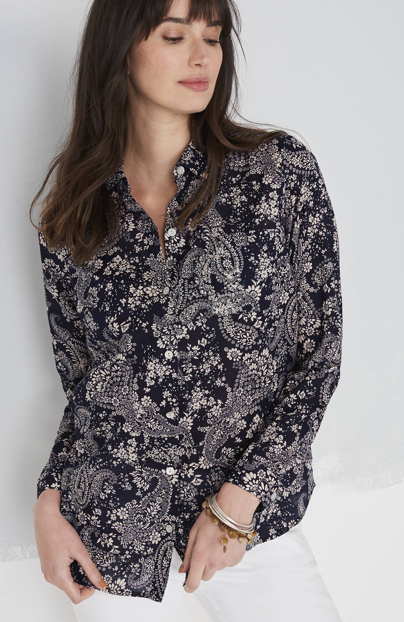 one-pocket shirred-back shirt