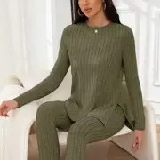 Stylish Spring/Fall Ribbed Knit Ensemble - Durable Casual Top with Dipped Hem & Slim-Fit Pants
