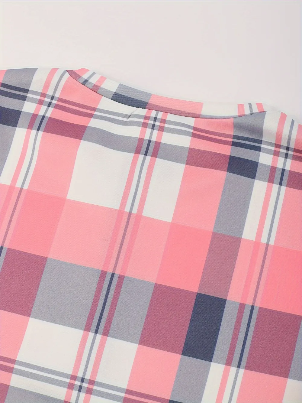 Trendy Plaid Zipper Sweatshirt - Long Sleeve Casual Pullover with Fashionable Zip Detail