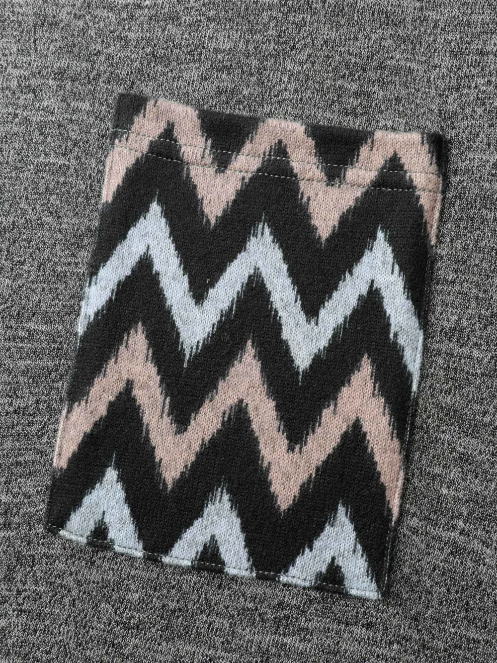 Stretchy Wavy Pattern Contrast T-Shirt