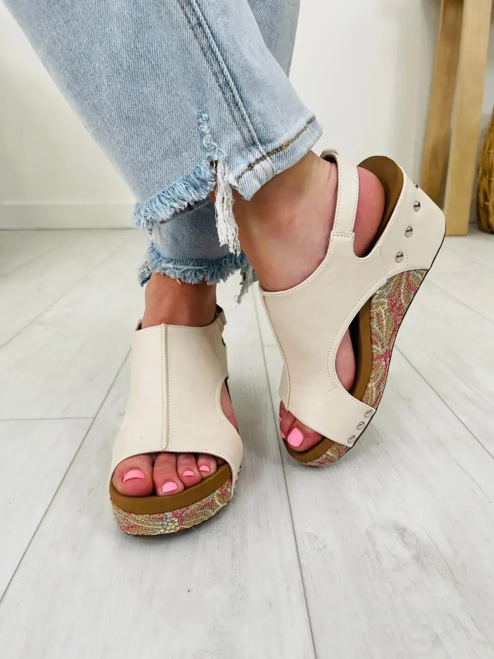 Hibiscus Heights Wedges In White