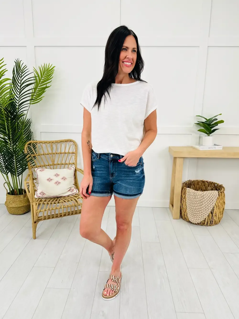 Judy Blue Sunshine Awaits Mid Rise Shorts