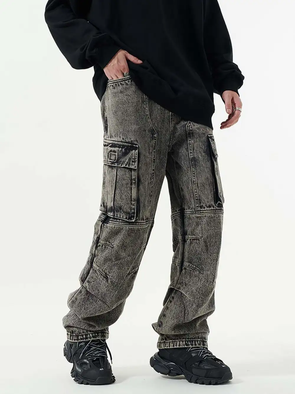 Washed And Distressed Multi-pocket Jeans - 1698