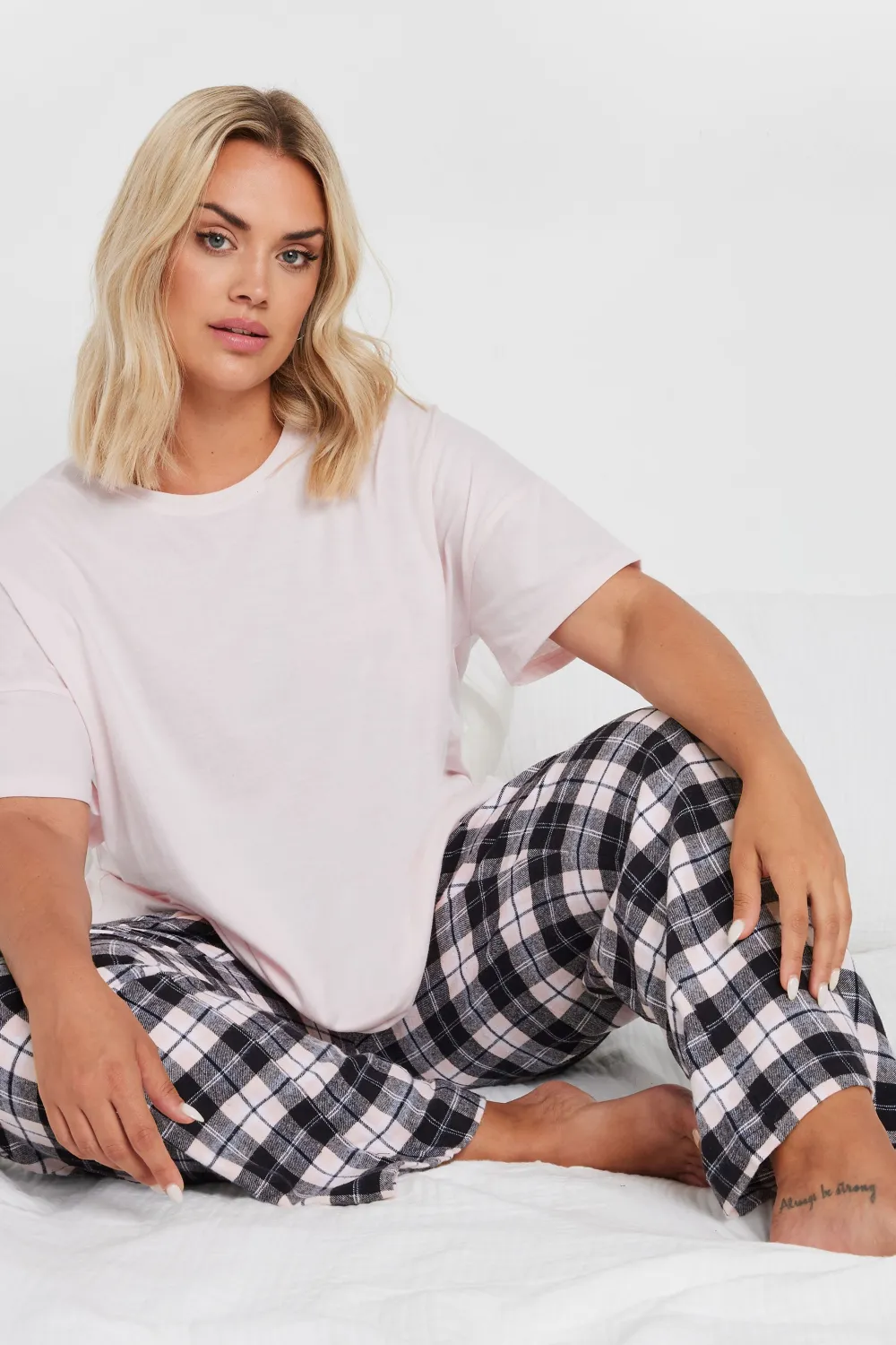 YOURS Curve Black & Green Woven Check Print Pyjama Set