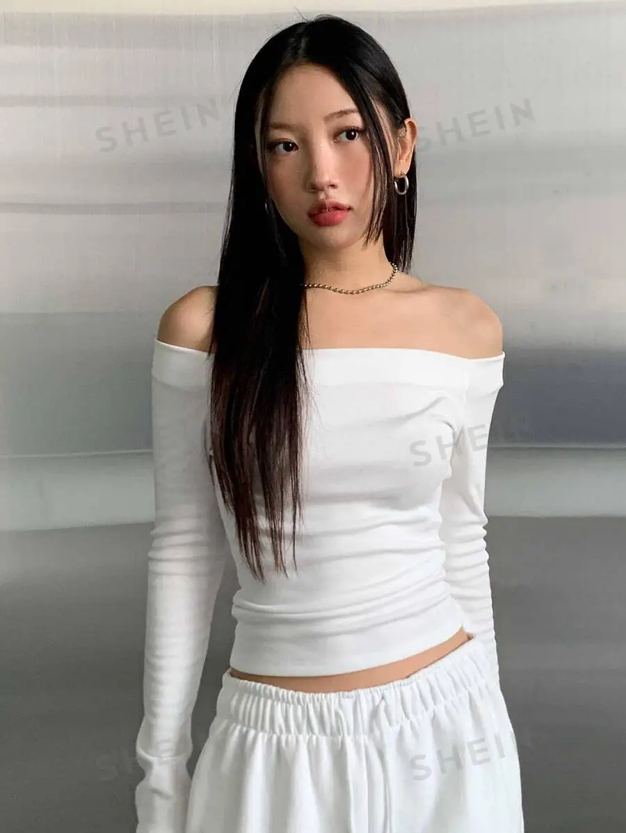 DAZY Off Shoulder Raglan Sleeve Crop Tee