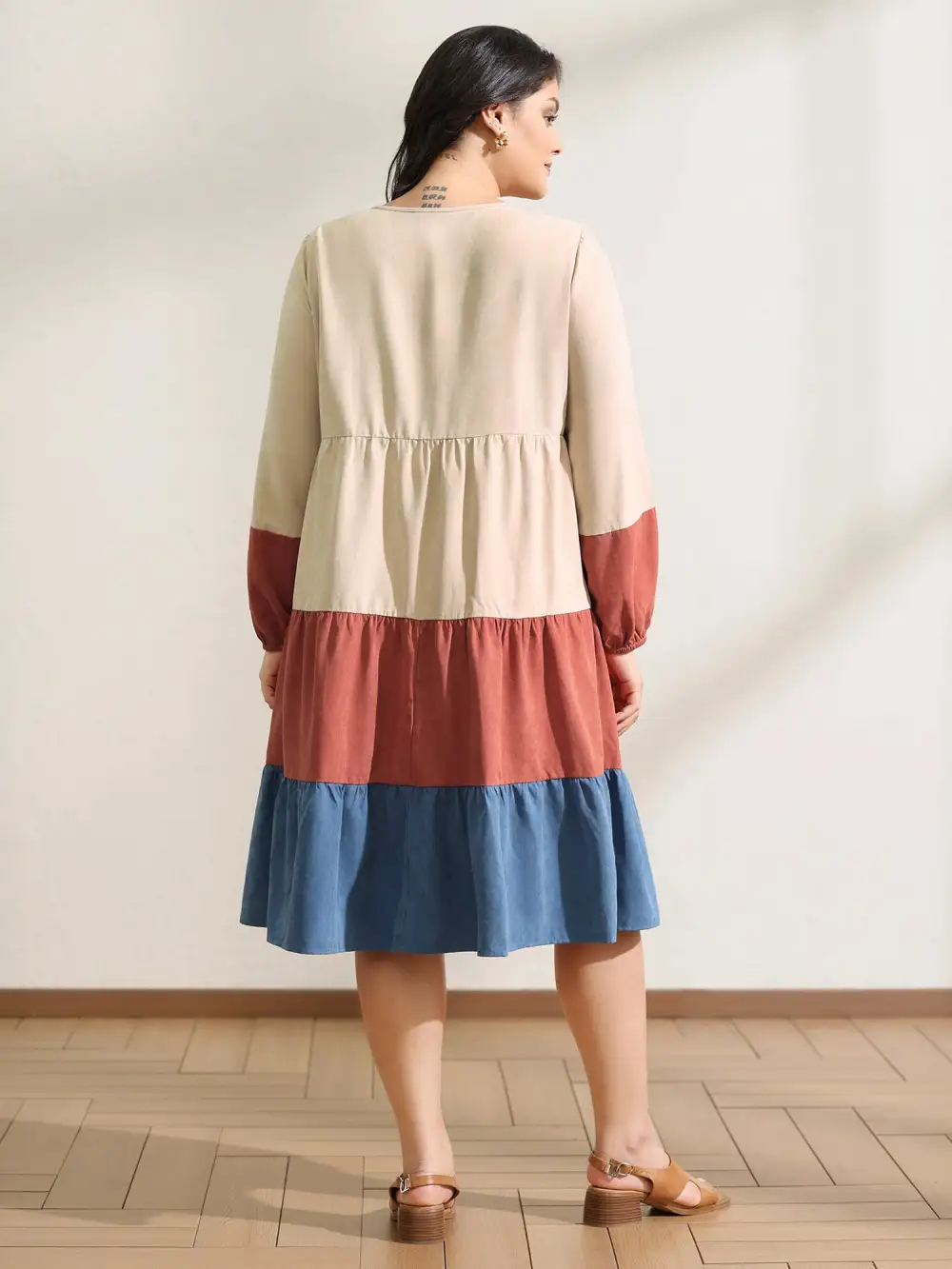 Color Contrast Tiered Round Neck Midi Dress