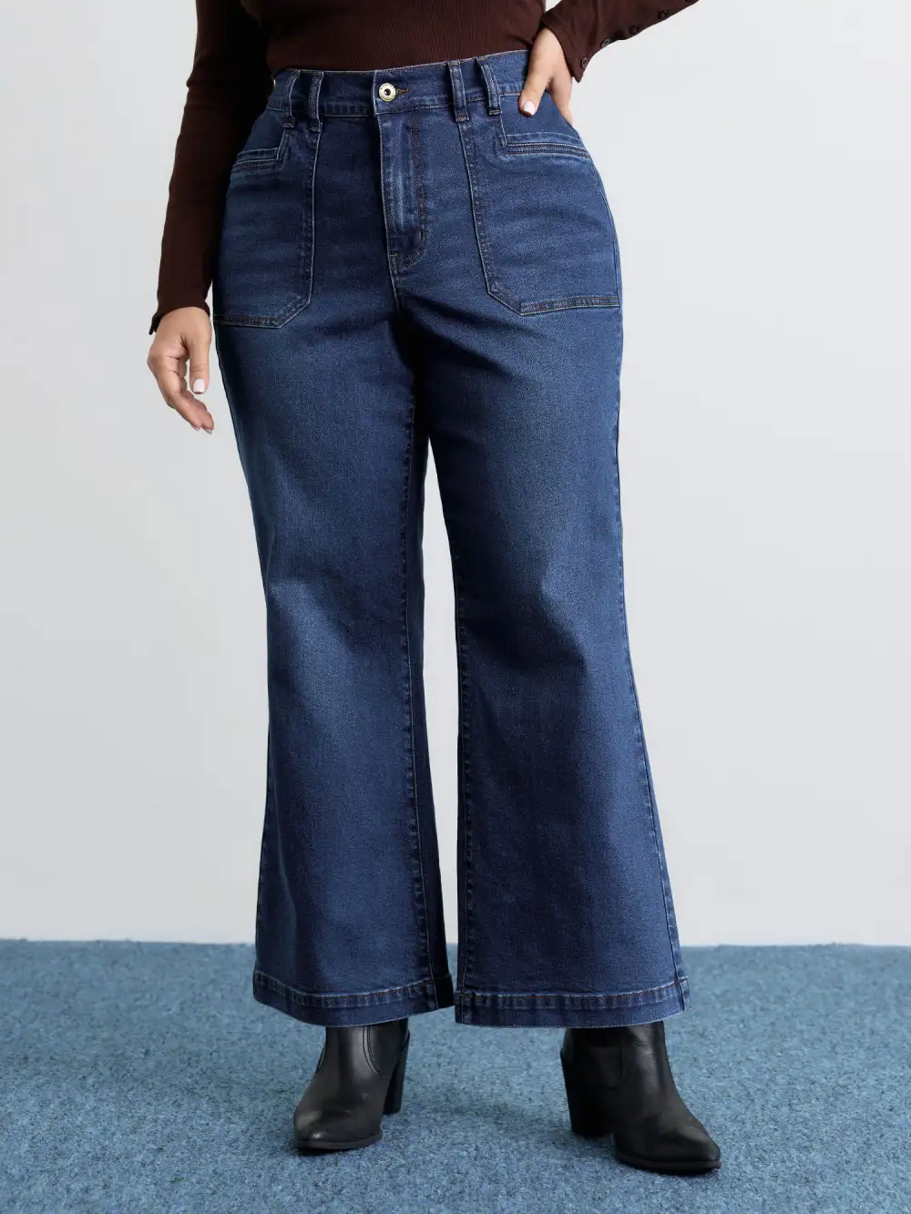 Stretchy Pockets Flared Jeans