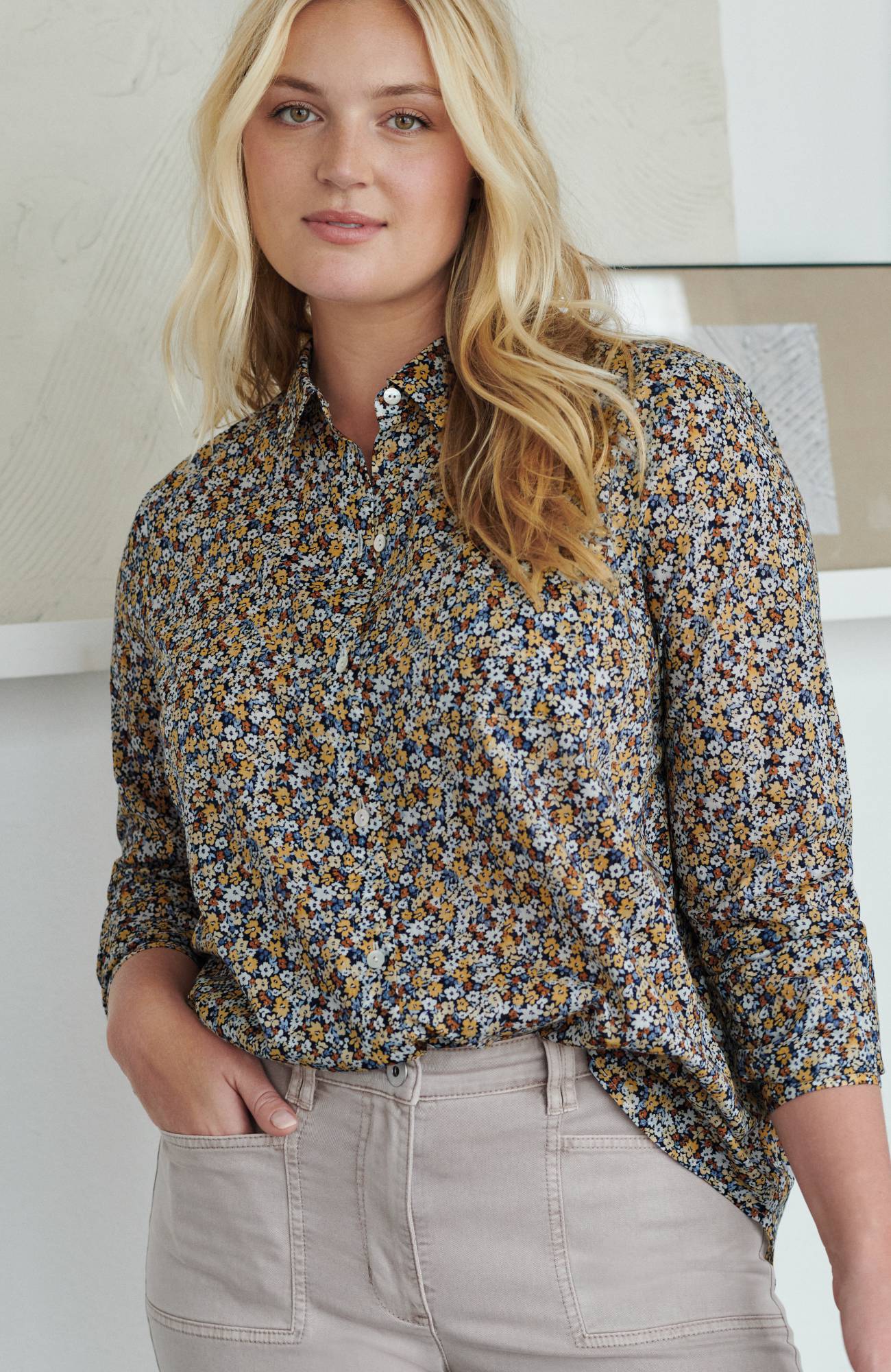 one-pocket shirred-back shirt