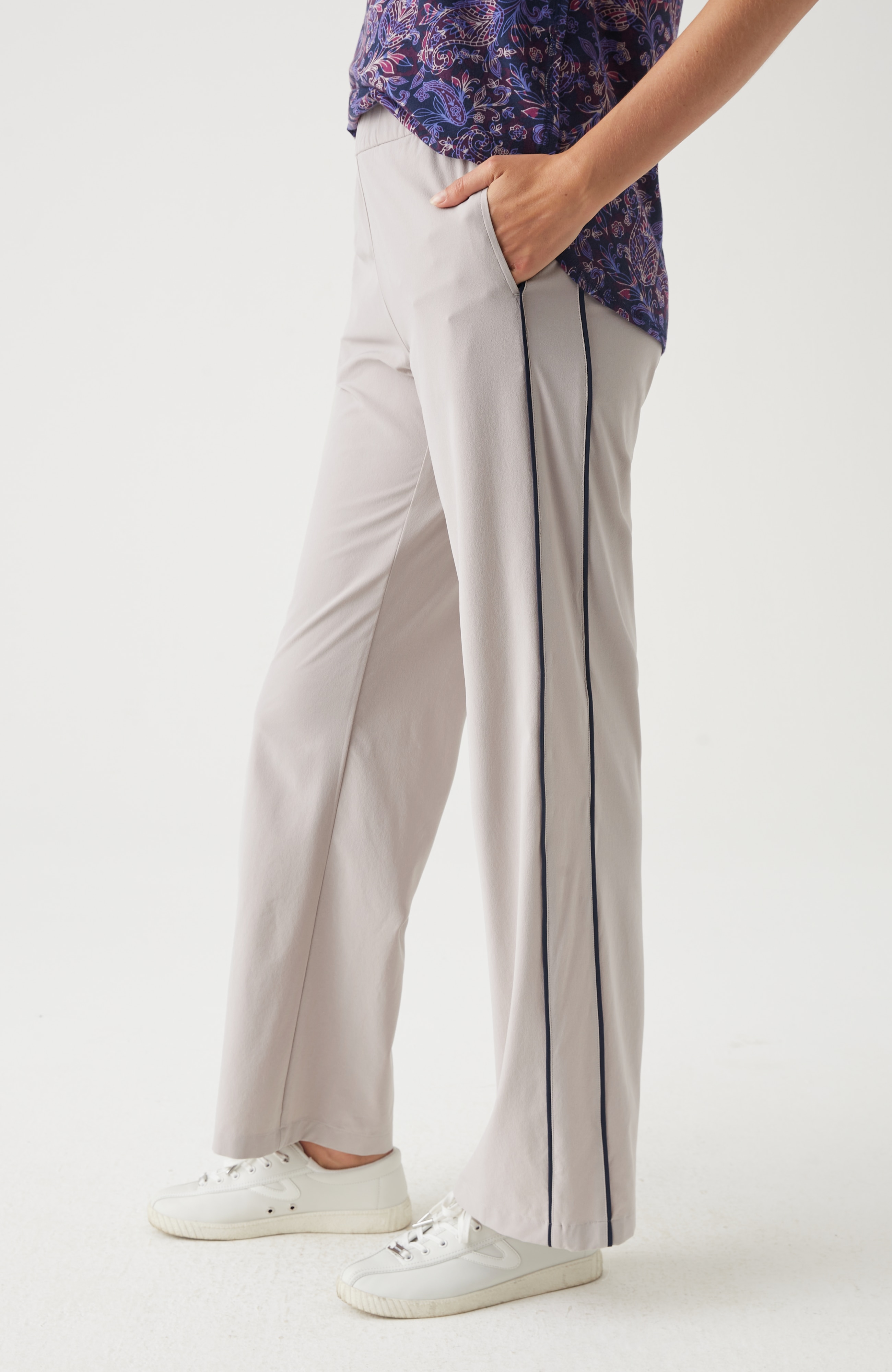 Fit On-The-Go Piped Wide-Leg Pants