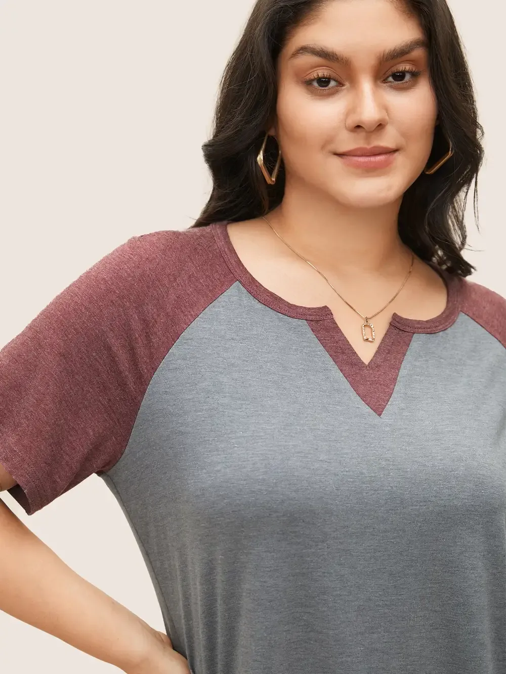 Colorblock Contrast Notched Raglan Sleeve T-Shirt