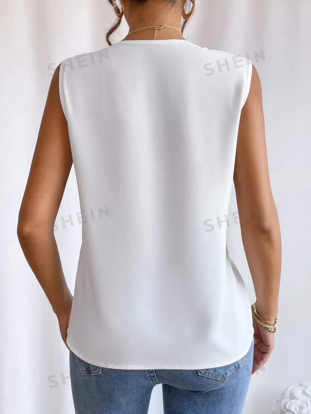 Privé Solid V Neck Sleeveless Blouse
