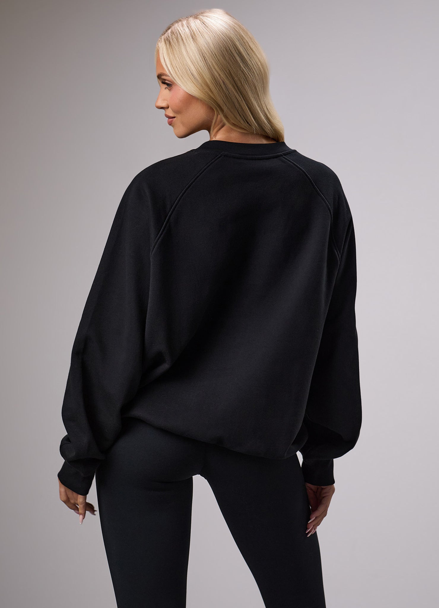 GKW Sports Luxe V Neck Crew - Black