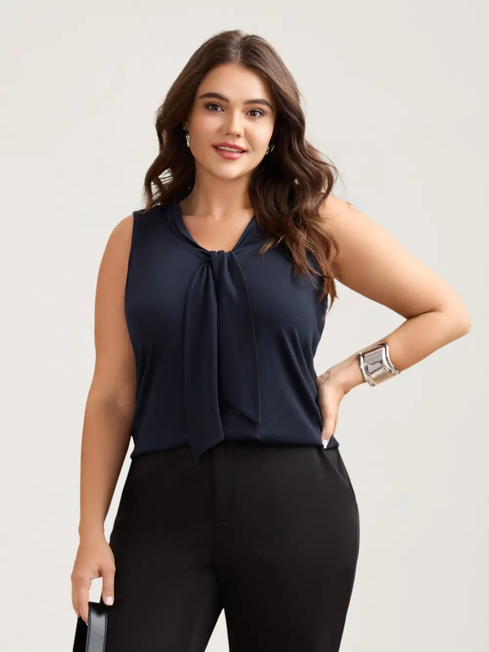 Knotted Neckline Fitted Sleeveless Blouse