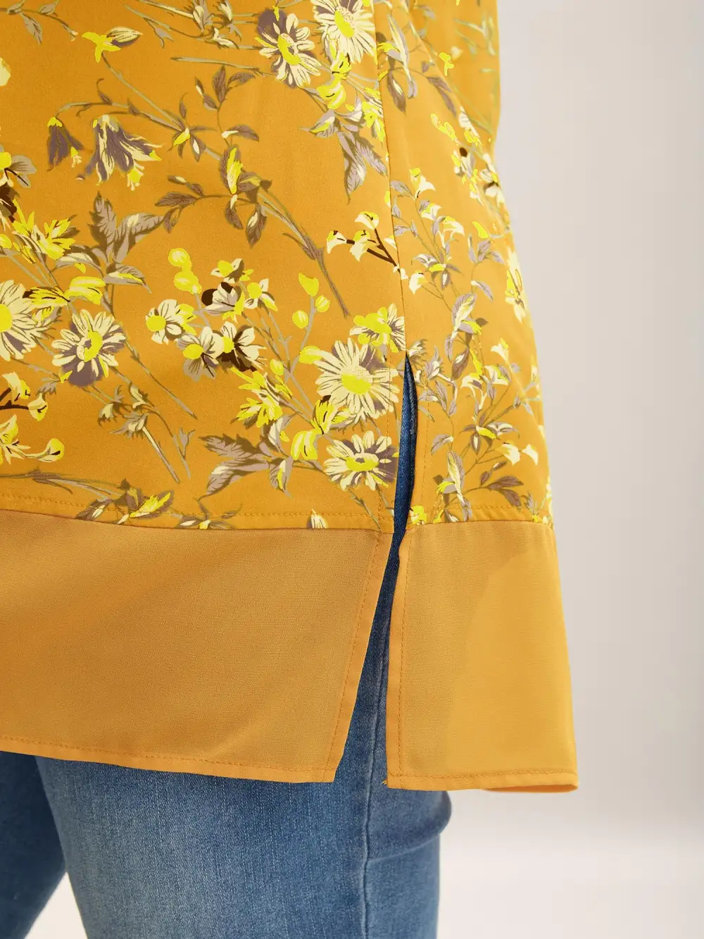 Garden Print Spliced V-Neck Blouse